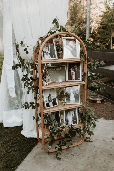 Generation Table Wedding, Memory Seats At Wedding, Grandparents Memorial Wedding, Wedding Picture Table Ideas, Picture Wedding Decorations, Boho Wedding Memory Table, Memory Spot At Wedding, Unique Gift Table Wedding, Generations Table Wedding