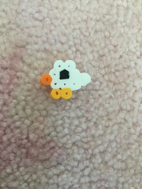 Cute tiny baby bird made with perler beads Cute Tiny Perler Bead Patterns, Cute Tiny Pixel Art, Small Perler Bead Patterns Minis, Easy Small Perler Bead Ideas, Tiny Perler Bead Patterns, Small Perler Bead Patterns, Melt Beads, Melt Beads Patterns, Kandi Inspo