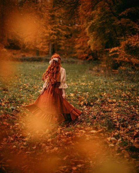 Autumn Photoshoot, Fairy Photoshoot, Princess Fairytale, Fall Senior Pictures, Fairytale Photography, Tove Jansson, Unique Fall, Lily Evans, Blouse Skirt