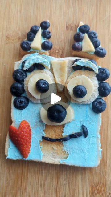 Bingo Toast From Bluey, Bluey Toast For Kids, Bluey Fruit Tray, Bluey Breakfast, Bingo Toast, Bluey Recipes, Bluey Snacks, Bluey Food Ideas, Blue Toast