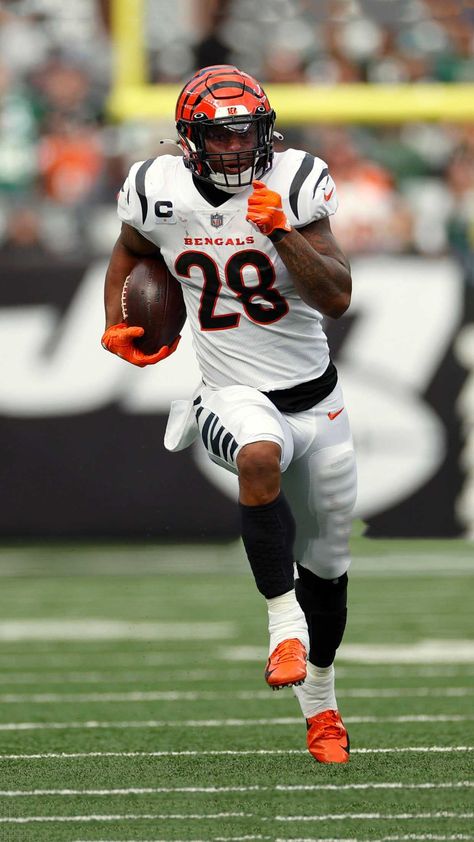 Joe Mixon, Bengals Cheerleaders, Shield Cast, Football Run, Football Drip, 16 Wallpaper, Cincinnati Bengals Football, Football American, Bengals Football