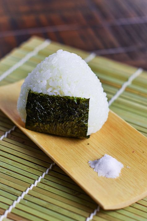 Simple Japanese Salt Onigiri Rice Ball (塩おにぎり) - Sudachi Rice Balls Recipe Japanese, Onigiri Rice Balls Recipe, Rice Balls Recipe, Japanese Rice Balls, Onigiri Recipe, Japenese Food, Onigiri Rice, Recipe Japanese, Rice On The Stove