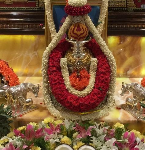 Vara Lakshmi Pooja Decoration, Kalash Decoration Ideas, Decoration Ideas For Wedding, Kalash Decoration, Varalakshmi Pooja, Lakshmi Pooja, Varalakshmi Vratham, Mandir Decoration, Ganesh Chaturthi Decoration