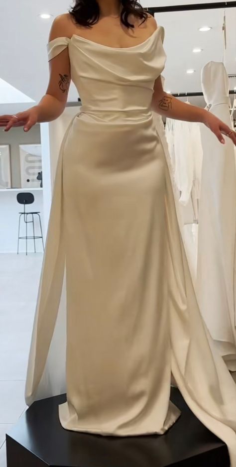 Vivi Westwood Wedding Dress, Silk Wedding Dress Corset, Vivienne Westwood Plus Size, Mid Size Wedding Dresses Satin, Vivienne Westwood Wedding Dress Plus Size, Silk Wedding Dress Curvy, Mid Sized Bride, Silk Wedding Dress Plus Size, Wedding Dress Mid Size Bride