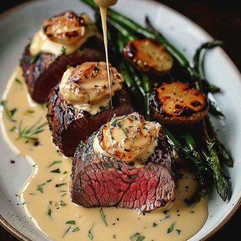 Crab Stuffed Tenderloin, Lobster Stuffed Beef Tenderloin, Steak With Crab Meat Topping, Fancy Plated Dinner, Beef Tenderloin Plating, Wedding Dinner Ideas Food Plated, Filet Mignon Plating, Fancy Restaurant Recipes, Filet Oscar Recipe