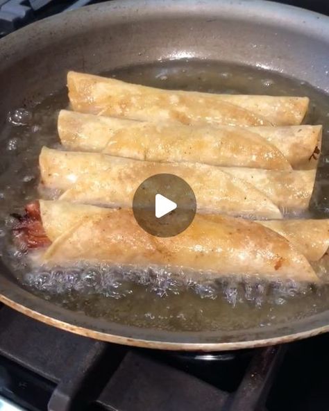 Evelia Soto 🇲🇽🇺🇸 on Instagram: "Showing you how I made my Taquitos de Pollo 🐓 (hey, someone on tiktok told me these are called flautas, not taquitos!!!) but I said Taquitos are made with corn tortillas and flautas are made with flour tortillas 🤔 hmmmmm, what do you guys call these??) and at the end of the video I meant to say Salsa de Aguacate not guacamole...es igual, es igual lol Hiiiyayayyy!!  🤤🤤🤤🤤🤤🤤🤤🤤🤤🤤🤤 Don’t forget to #lovelycocina on your food pics. I repost on my feed or stories every every.   NOTE: Just cause your mom doesn’t cook it this way it doesn’t mean it’s the wrong way to cook it. There’s no right or wrong when it comes to cooking. We all cook our dishes differently and that’s the beauty of food. So be nice. Positive vibes only lol  . . . . . #taquitos #ta How To Make Taquitos, Flautas Recipe, Right Or Wrong, Food Pics, Positive Vibes Only, Corn Tortillas, Flour Tortillas, Mexican Dishes, Mean It