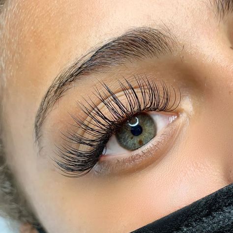 Classic Last Extensions, Eyelash Hybrid Extensions Styles, Long Natural Looking Lash Extensions, Y Eyelash Extensions, Natural Long Classic Eyelash Extensions, Eyelash Classic Extensions, Whisky Classic Lash Extensions, Long Classic Set Eyelash Extensions, Classic Lash Extensions Long