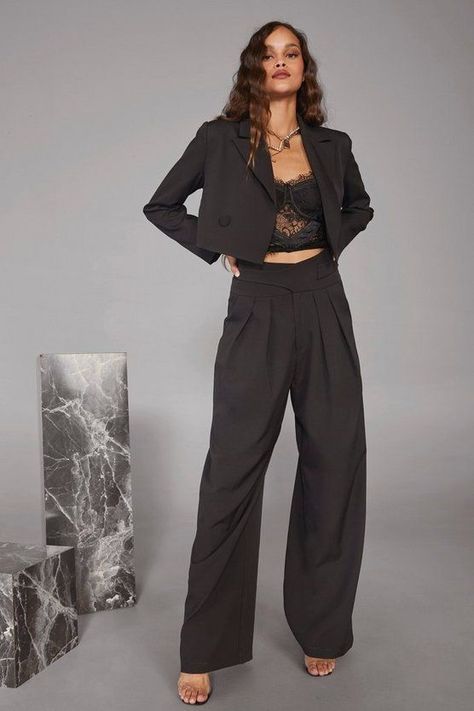 4d6e4749289c4ec58c0063a90deb3964desc50979174ri Living In London, Quoi Porter, Prom Suits, Woman Suit Fashion, Prom Outfits, Cropped Blazer, Suit Fashion, Mode Inspiration, Looks Vintage