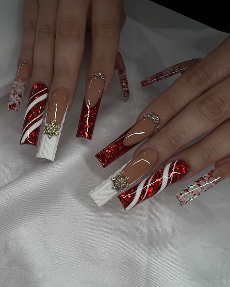 Snowflake ❄️ . . | Instagram Cute Winter Nail Ideas, Winter Nail Ideas, Red Acrylic Nails, Long Acrylic Nail Designs, Hard Nails, Winter Nails Acrylic, Glow Nails, Acrylic Nails Coffin Pink, Snowflake Nails