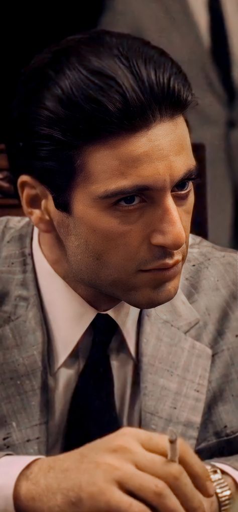 Al Pacino Hairstyle, Godfather Ring, Michael Corleone Aesthetic, Michael Corleone Wallpaper, Goodfellas Aesthetic, Al Pacino Godfather, Godfather Al Pacino, Al Pacino The Godfather, The Godfather Wallpaper