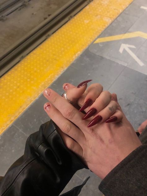 Nail Inspo For Couples, Nails On Bf Pants, Bf And Gf Matching Nails Halloween, Nail Ideas Couple, Couple Nails Aesthetic, His And Her Nail Ideas, Matching Nails Gf And Bf, Nail Date With Boyfriend, Matching Gf Bf Nails