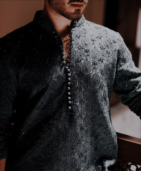 Pakistani Kurta Designs, Indian Wedding Aesthetic, Men Aesthetic Outfits, Pakistani Kurta, Desi Love, Packing Hacks Clothes, Men Aesthetic, Average Girl, Kurta Men