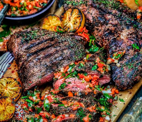 Traeger Grill Recipes Chicken, Santa Maria Tri Tip, Roasted Tomato Salsa Recipe, Grill Burgers, Grilled Chicken Breast Recipes, Smoked Burgers, Tomato Salsa Recipe, Roasted Tomato Salsa, Smoked Chicken Wings