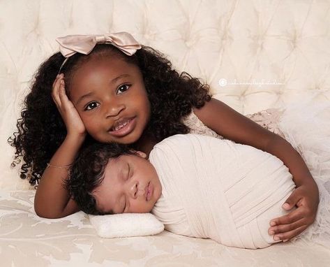 Newborn Sibling Pictures, Sibling Photography Newborn, Mommy Daughter Photoshoot, Sibling Pictures, Black Motherhood, Maternity Photography Poses Pregnancy Pics, Sibling Photography, Second Semester, Cute Black Babies