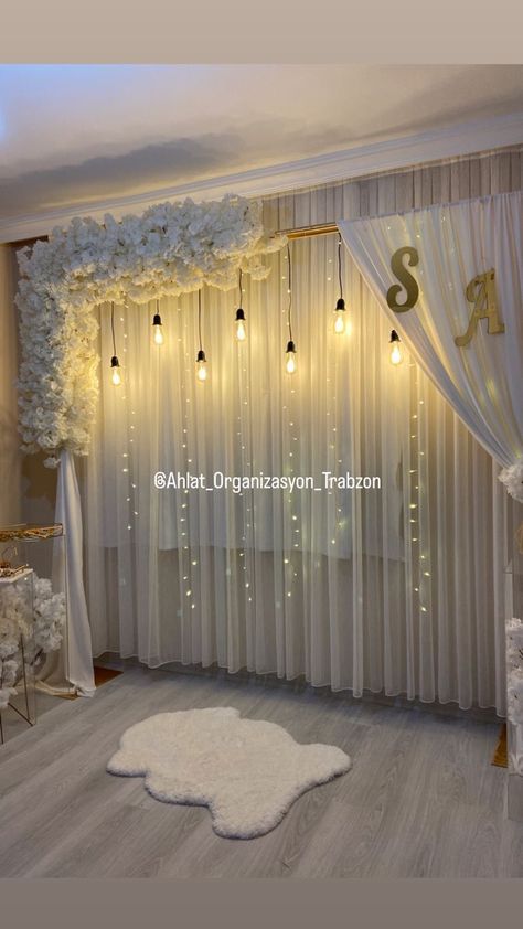 Nikah Stage Decoration Simple, Engagment Decoration Stage Simple, Decoration Ideas For Engagement At Home, Simple Engagement Decor, Simple Nikkah Decor, Simple Engagement Decorations, Simple Nikkah Decor At Home, Engagement Background Decoration, Nikkah Decor