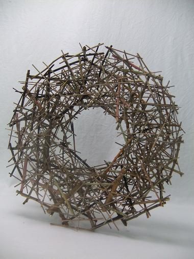 Tutorial for making stacked Twig Roundabout. Twig Crafts, Contemporary Baskets, Twig Art, Floral Art Design, Stick Art, Twig Wreath, Deco Floral, Mechanical Design, Arte Floral