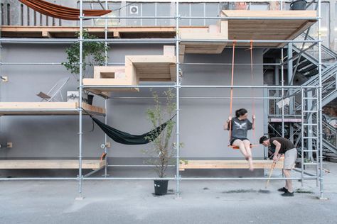 Gallery of Public Spaces with Scaffolding: an Alternative in Emergency Situations - 1 Scaffolding Design, Terrace Building, European Architecture, Casa Container, Urban Furniture, Street Furniture, Architecture Student, Industrial Buildings, Scaffolding