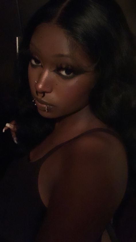 Grunge Style Makeup, Alt Makeup Looks Black Women, Alt Emo Makeup, Snake Bites Black Women, Black Emo Makeup, Black Eyebrow Piercing, Emo Makeup Black Women, Natural Emo Makeup, Vertical Snakebites