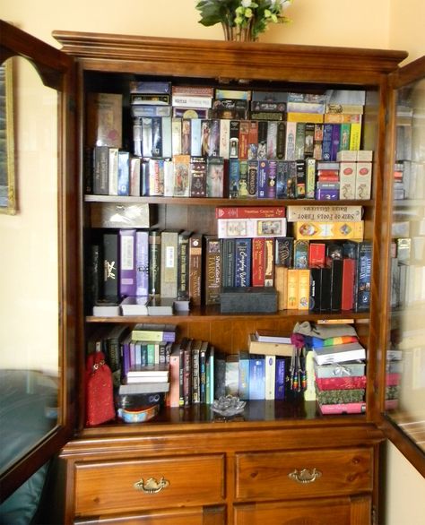 Tarot Card Storage Shelf, Tarot Card Display Ideas, Tarot Card Collection, Tarot Deck Storage, Spiritual Apartment, Tarot Display, Witchy Rooms, Psychic Shop, Tarot Room