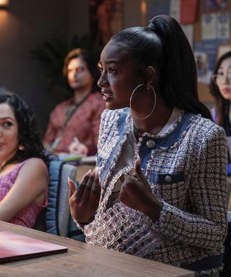 🐇🫧 on Twitter: "Justine Skye is on Grownish??! And she’s a preppy overachiever!! Hello! https://t.co/6xNmTSRirP" / Twitter Justine Skye Hairstyles, Justine Skye Aesthetic, Justine Skye Hair, Grown Ish Outfits, Moods Aesthetic, Ponytail Hairstyle Ideas, Classroom Aesthetic, Style Ponytail, Tweed Outfit