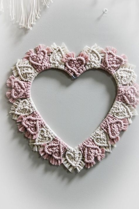 February Decorations, Macrame Heart, Heart Mandala, Backyard Bee, Diy Gifts To Sell, Macrame Mirror, Macrame Knots Pattern, Valentines Day Heart, Macrame Wall Hanging Diy