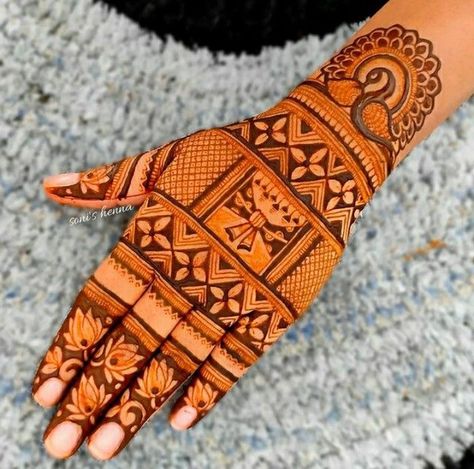 Kankupagla Mehndi Design For Hand, Sider Mehendi Designs, Mahedi New Design, Mehdi Degine, Sider Mehndi, Latest Mehndi Designs Wedding, Back Side Mehndi, Front Mehndi, Front Mehndi Design