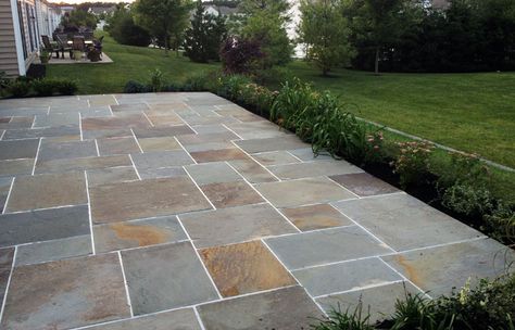 Front Porch Stone Steps, Bluestone Walkway, Front Porch Stone, Garden Slabs, Curved Patio, Bluestone Pavers, Slate Patio, Modern Front Yard, Natural Stone Veneer