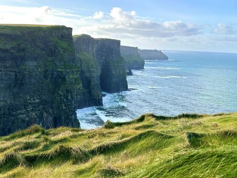 5 Best Day Trips From Limerick (For 2023) - Ireland Travel Guides Limerick Ireland, Travel Project, Ireland Travel Guide, Castles In Ireland, Road Trip Routes, Scenic Road Trip, County Clare, The Best Day, Medieval Castle