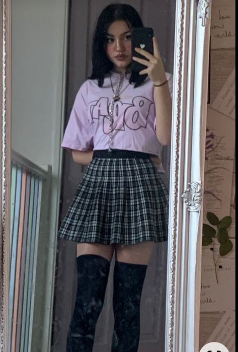 Se trata de tn y spreen Gamer Aesthetic Outfit, Gamer Girl Outfit Aesthetic, Kawaii Gamer Girl Outfit, Gamer Girl Aesthetic Outfits, Aesthetic Edgy Outfits, Gamer Girl Outfit, Soft Aesthetic Outfits, Gamer Outfit, French Outfits