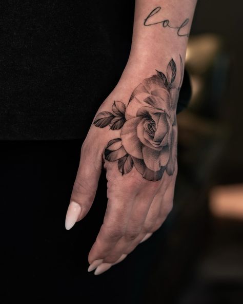 Beautiful Arm Tattoos, Patchwork Sleeves, Colour Tattoo For Women, Side Neck Tattoo, Rose Hand Tattoo, Special Tattoos, Hand Tats, Forearm Tattoo Design, Hand Tattoos For Women