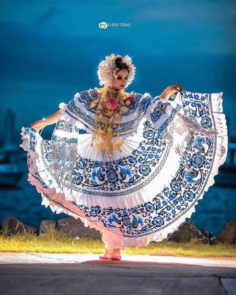 Panama Photography, Mexican Folklore, Visit Places, National Dress, Camera Flash, Historical Dresses, Panama City Panama, Amazing Grace, Commercial Photography