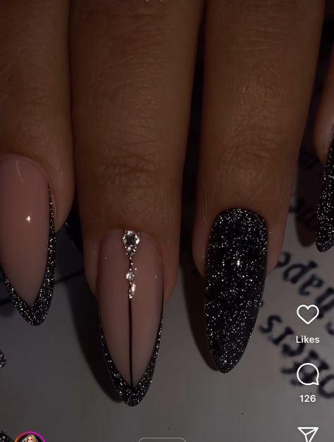 Black New Year Nail Designs, Nails To Match Black Sparkly Dress, Birthday Nails Black And Silver, Black New Years Eve Nails, Goth Xmas Nails, New Years Eve Nails Black, Simple New Years Eve Nails, Black And Silver Christmas Nails, Black Sparkly Nail Designs