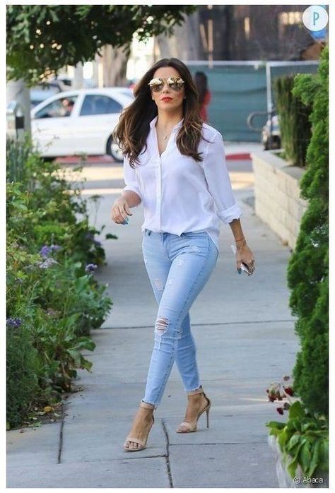 Summer outfit clasy for women Shirt And Jeans Women, Jeans Heels Outfit, White Shirt Outfits, Jeans Outfit Women, Western Wear Outfits, Rock Outfit, Elegante Casual, Outfit Trends, Eva Longoria