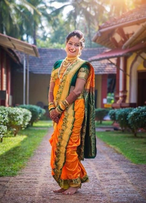 Navwari Saree, Trolley Design, Maharashtrian Saree, Saree Drapes, Kashta Saree, Indian Bride Poses, Saree Drape, Marathi Bride, Kanjivaram Sarees Silk