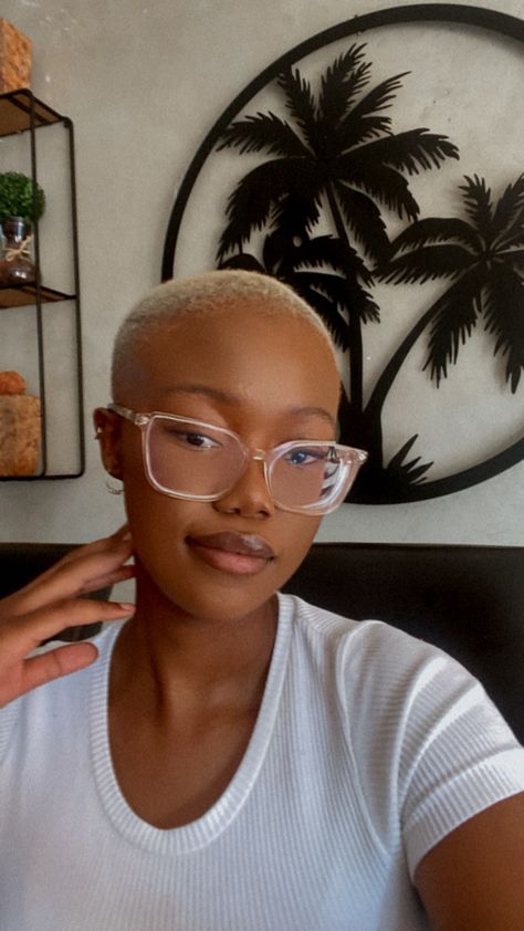 Shaved Blonde Hair Black Women, 4c Natural Hairstyles Short 4c Hair, 4c Haircut, Blonde Hair Fade, Blonde Short Hairstyles, 4c Natural Hairstyles Short, Shaved Blonde, Shaved Head Designs, Bald Beauty