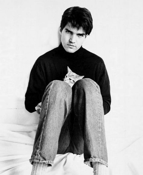 Lloyd Cole... click then click again for LGE pic Lloyd Cole And The Commotions, Lloyd Cole, Alt Music, Foreign Language, Pop Punk, New Wave, Singer Songwriter, Royals, Cool Pictures