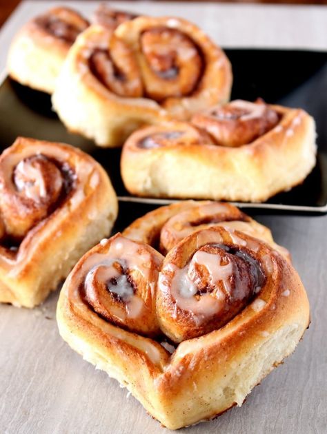 Breakfast in Bed: 14 Heart-Shaped Foods for Valentine's Day -Beau-coup Blog Heart Cinnamon Rolls, Shaped Cinnamon Rolls, Sweetheart Cinnamon Rolls, Heart Shaped Cinnamon Rolls, Heart Shaped Food, Cinnamon Roll Bake, Bean Cakes, Eggless Baking, Cinnamon Rolls Recipe