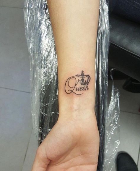 Crown Tattoos For Women, Queen Tattoo, Inspiration Tattoos, Tattoo Life, Tattoos For Kids, Friend Tattoos, Mom Tattoos, Dope Tattoos, Small Tattoo