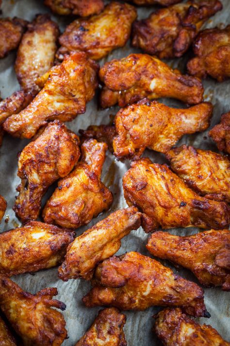 Crispy Oven Baked Chicken Wings - How To Make Crispy Wings Oven Chicken Wings, Wings Recipe Baked, Baked Chicken Wings Oven, Crispy Baked Chicken Wings, Crispy Oven Baked Chicken, Chicken Wing Recipes Baked, Honey Barbecue, Crispy Wings, Crispy Chicken Wings