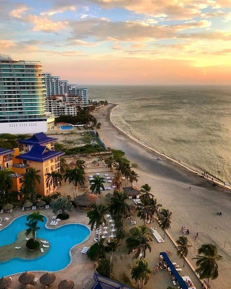 Playa Bello Horizonte, Santa Marta, Colombia 🇨🇴 . Instagram: https://www.instagram.com/_beautifulcolombia/ Créditos 📸: @peepofmyworld . . . . . . . . #SantaMarta #BelloHorizonte #Colombia #Atardecer #santamartacity #santamarta #laperla #Rodadero #Playa #Brisa #Bahia  #beach #Mar #visitcolombia ⁣ #Colombia #beautifulcolombia #colombiahermosa🇨🇴 #colombiahermosa ⁣#caribe #caribecolombiano #nature #bahiadesantamarta #santamarta #magdalena #colombia Colombia Beaches, Colombian Aesthetic, Colombia Aesthetic, El Salvador Travel, Trip To Colombia, Visit Colombia, Santa Marta, Sierra Nevada, Beautiful Nature Pictures