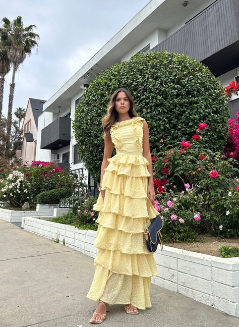 Serving Outfits, Yellow Ruffle Dress, Editorial Dress, Wedding Classy, Classy Dresses, Scandinavian Fashion, Skirt Fabric, Bridesmaid Dress Colors, Wedding Guest Looks