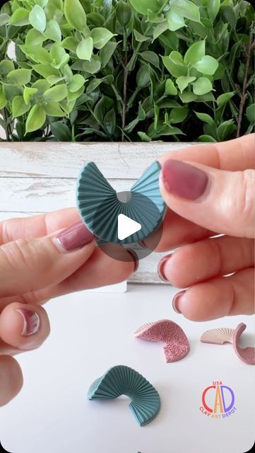 Clay Artists, Polymer Clay Flower Jewelry, Diy Earrings Polymer Clay, Polymer Clay Jewelry Tutorials, Handmade Clay Jewelry, Metal Clay Jewelry, Polymer Clay Diy, Polymer Clay Jewelry Diy, Polymer Crafts