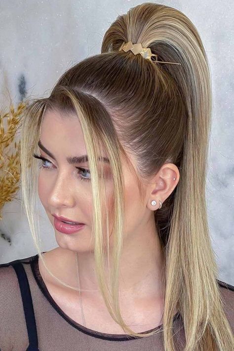 Ponytail Hairstyles for You - Hairstyling Ideas Sporty Ponytail, Messy Ponytail Hairstyles, Chic Ponytail, Stylish Ponytail, High Bun Hairstyles, High Ponytail Hairstyles, Blonde Ponytail, Long Hair Ponytail, Ponytail Hairstyles Easy