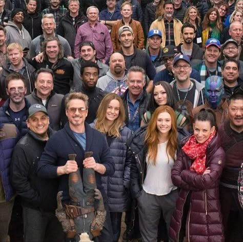 Avengers Cast Photos, Avengers Photos, Marvel Bts, Mcu Cast, Marvel Family, Avengers Cast, Marvel Cast, Marvel Photo, Marvel Images