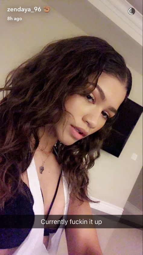 Zendaya Snapchat, Zendaya Coleman, Billie Eilish, Snapchat, Dreadlocks, Hair Styles, Makeup, Hair, Beauty