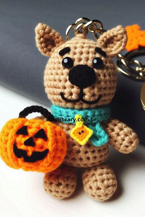 Scooby-Doo crochet keychain. Create a fun and festive Halloween-themed keychain with this simple crochet pattern. Scooby Doo Crochet, Simple Crochet Pattern, Scooby Doo Halloween, Crochet Car, Car Hangers, Crochet Keychain Pattern, Crochet Animals Free Patterns, Simple Crochet, Learn How To Crochet