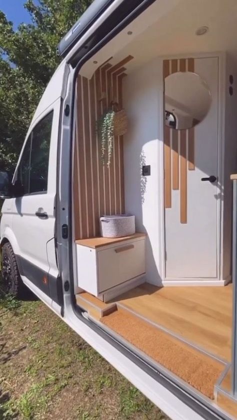 SO CREATIVE😲 It is incredible how your everyday van can transform into a mobile apartment. Imagine the benefits of this lifestyle👏 If interested in converting a van yourself but need some guidance, click the link in our description and find VanLife Acadamy. This conversion was by the experts at @vanpuravida 👏 #campervanconversion #van #mobileapartment #vanlifeinspiration | Camper Hacker | Kira · Home Minivan Camper, Minivan Camper Conversion, Van Conversion Interior, Campervan Life, Campervan Interior, Campervan Conversions, Camper Conversion, Camping Art, So Creative