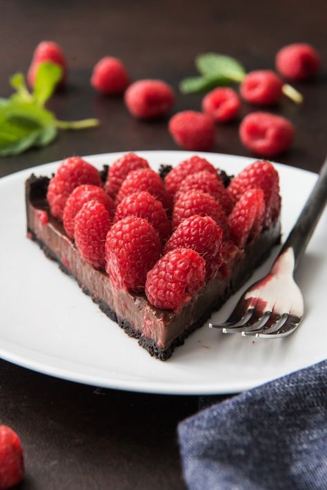 Raspberry Chocolate Tart - House of Nash Eats Raspberry Chocolate Tart, Desserts Raspberry, Tart Desserts, Raspberry Tart Recipe, Chocolate Raspberry Tart, Raspberry Recipes Dessert, Tart Chocolate, Chocolate And Raspberry Tart, Raspberry Tart