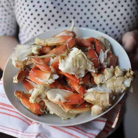 How to Cook and Clean Live Crab at Home Cooking Dungeness Crab, Dungeness Crab Recipes, Seafood Sauce Recipe, Live Crabs, Cooking Crab, Seafood Ideas, Lemon Garlic Butter Sauce, Wedding Buffet Food, Crab Feast