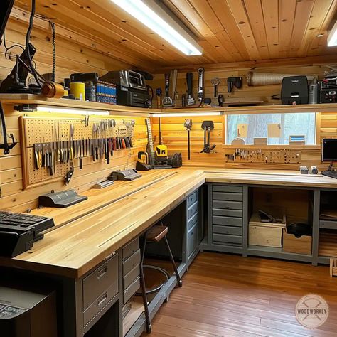 Woodwork Room Ideas, Work Bench Top Ideas, Basement Workbench Ideas, Small Basement Workshop, Basement Workshop Layout, Workshop Storage Ideas Organisation, Small Workshop Design, Basement Workshop Ideas, Wood Workshop Design